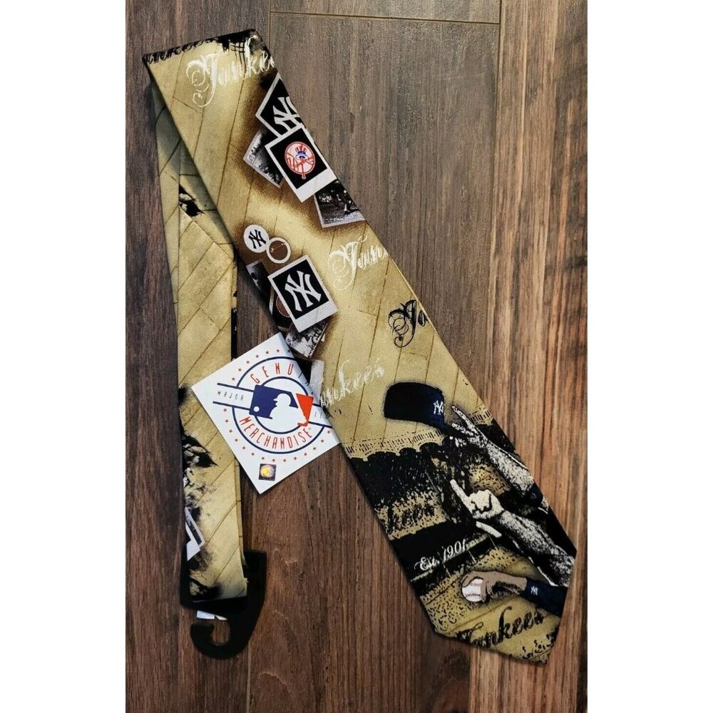 New NY Yankees 100% Silk Mens Tie MLB Genuine Merchandise